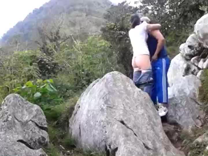 Video Ngintip ABG Ngentot di Bukit