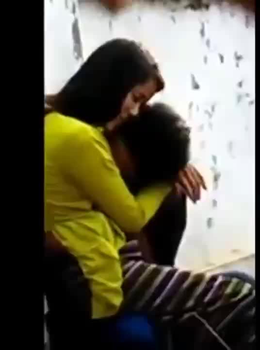 Video Nyedot Tetek Montok Pacarku Seksi