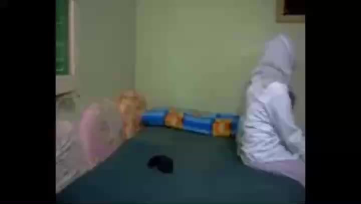 Video Bokep Streaming Tante Hijab Selingkuh Terbaru 2017