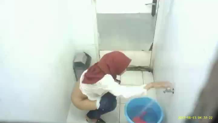 Video Ngintip Kerudung Coklat Pipis 2015