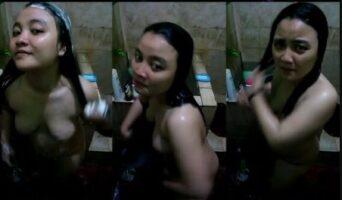 Kolpri Video Call sama Ayang Mandi