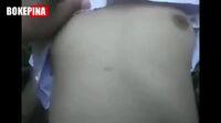 Bokep ABG Muncrat di Tetek Bocil