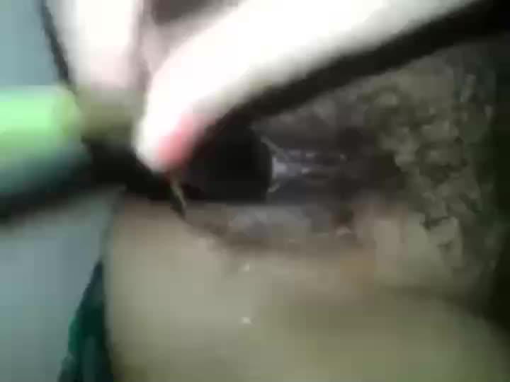 Video Mahasiswi Pertama Kali Pake Terong Kecil