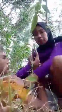 Nekat! Ukhty Ngewe di Hutan