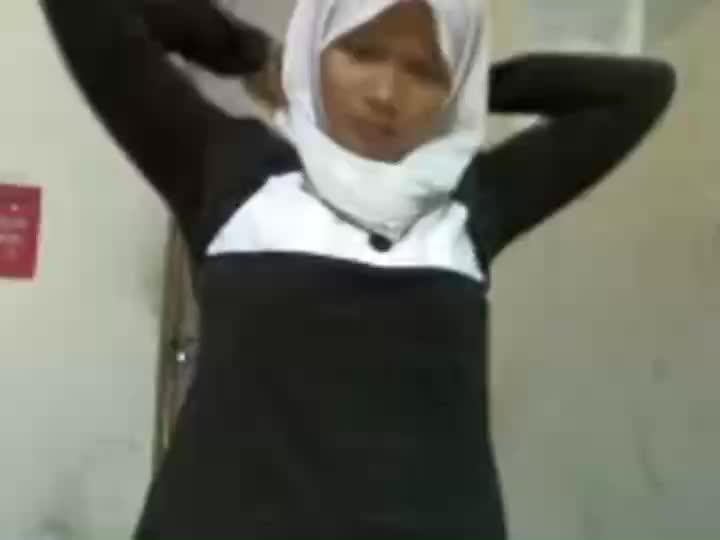 Video Hijaber Perawan Sepong Pacar