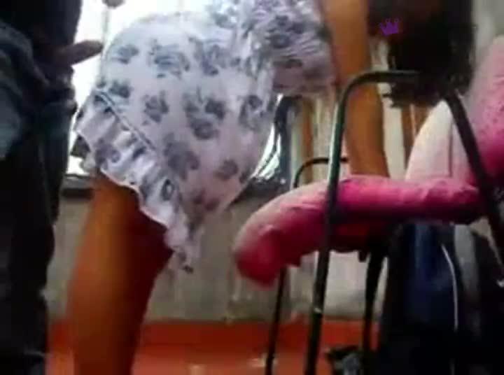 Video Ngentot di Sandaran Kursi Pink Biki Birahi