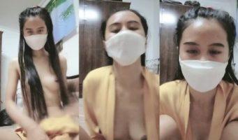 Viacha Tocil Lepas Kemejanya Omek Bugil