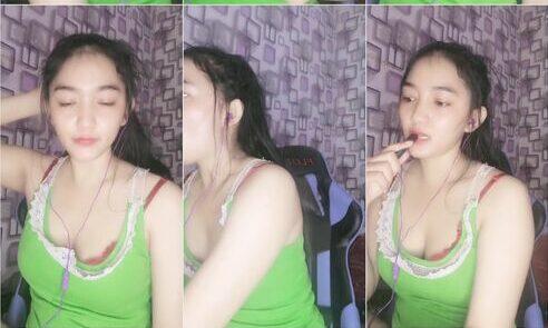 Kak Moningka Meletmelet Berkeringat Basah