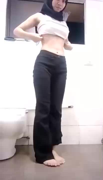 Video Malam Jumat Cewek Jilbab Mulus Cantik Sange