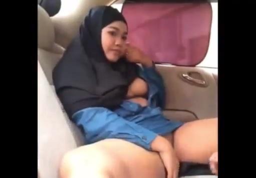 Jilbab Viral Dalam Mobil