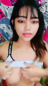 Laddy pamerin Toket di HoneyLive