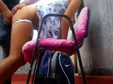 Bokep Indo Ngentot di Sandaran Kursi Pink Biki Birahi