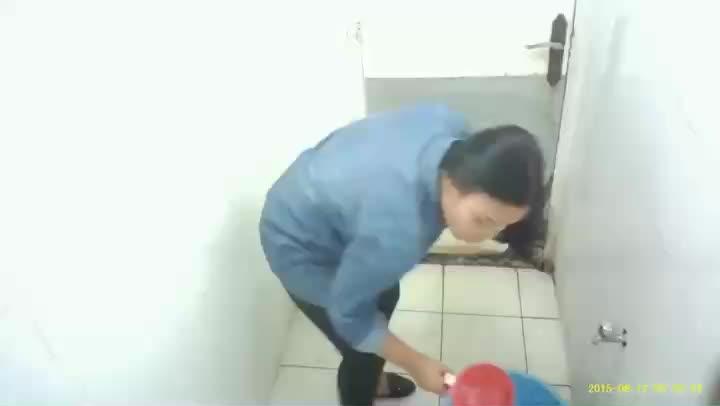 Video Ngintip Ditemenin Temen Pipis 2015 Part 2