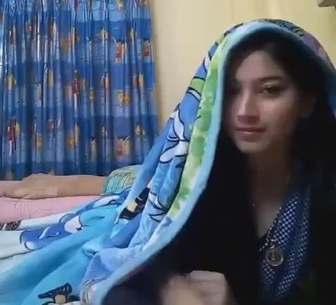 Bokep Indo Cewe Cantik Buka BH di Depan Kamera